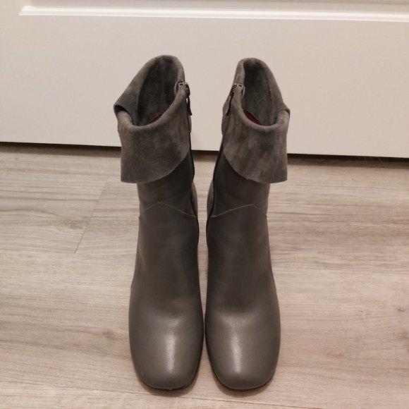 Santana Canada Grey Leather Boots - Picture 3 of 3